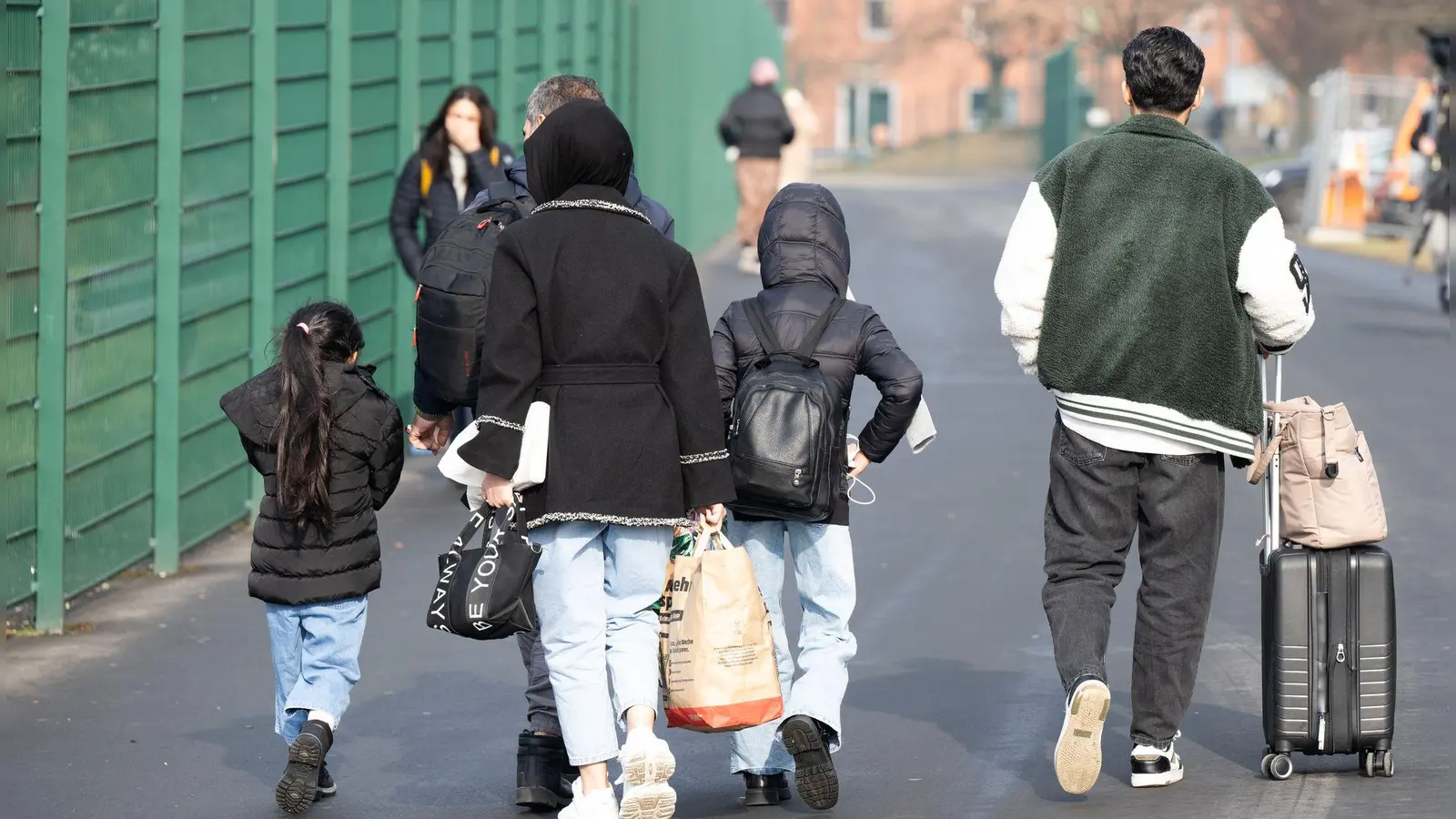 Hauptgrund für die Zuwanderung bleibt OECD-laut Bericht die Zusammenführung von Familien. (Symbolbild) (Foto: Boris Roessler/dpa)