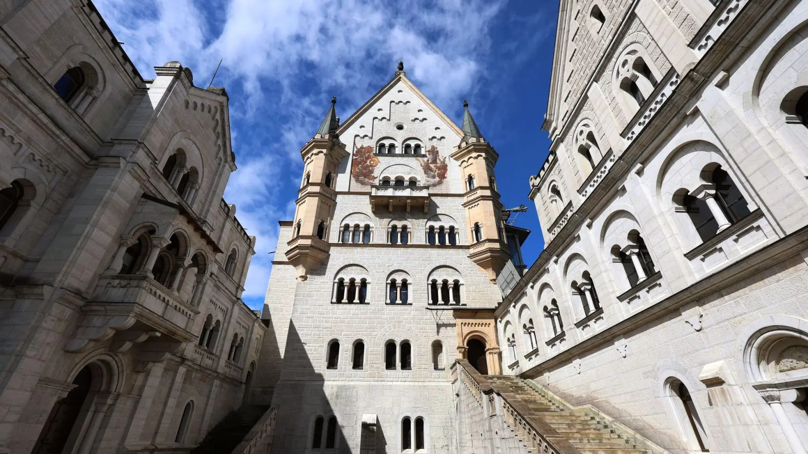 Neuschwanstein lockt unter den Königsschlössern die meisten Besucher. (Archivbild) (Foto: Karl-Josef Hildenbrand/dpa)