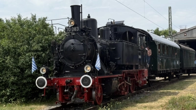 Bechhöfer Boggerla wurde die Dampflok genannt, als sie zwischen Ansbach und Bechhofen verkehrte. Heute ist sie nach einer gründlichen Renovierung rund um Landshut unterwegs.  (Foto: Matthias Geiselsöder)