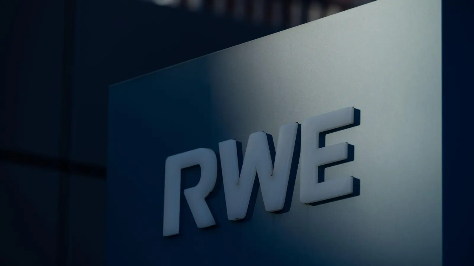RWE hatte 2022 eine Absichtserklärung unterzeichnet. Vorgesehen war, ab 2027 300.000 Tonnen grünes Ammoniak aus Namibia zu beziehen. (Archivbild) (Foto: Rolf Vennenbernd/dpa)