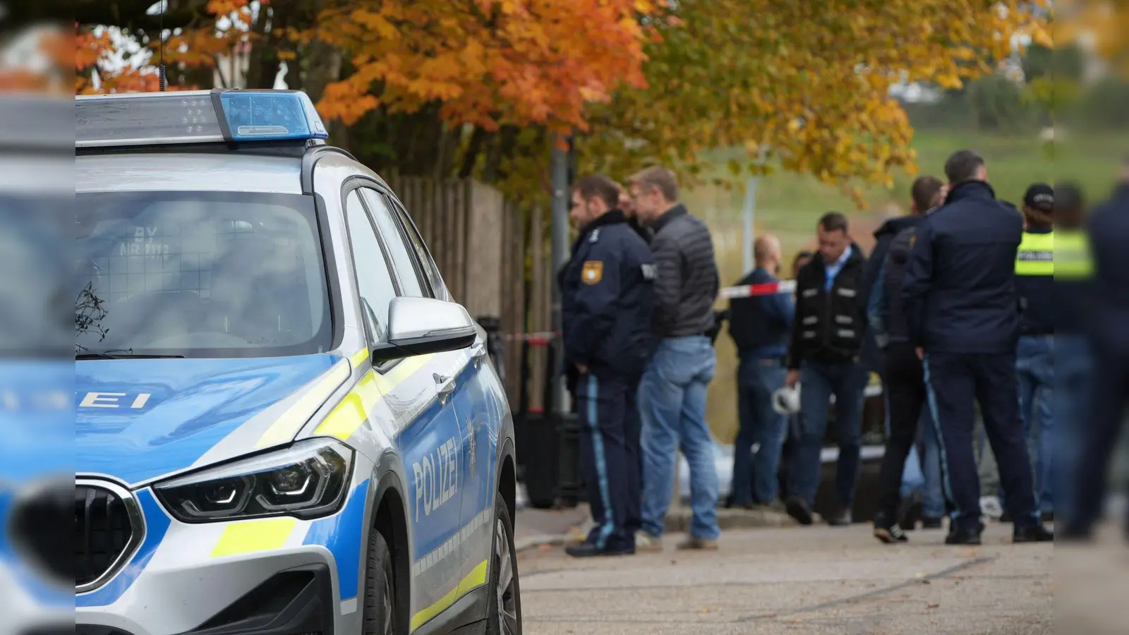 Angehörige wählten nach Angaben der Polizei nach der Tat den Notruf.  (Foto: Felix Kirberg/dpa)
