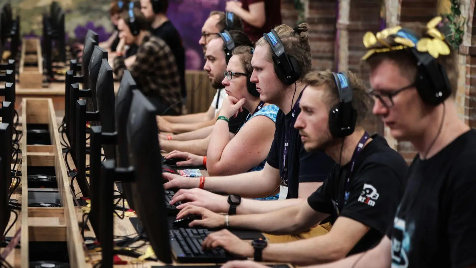 Bei der Gamescom 2025 testeten zahlreiche Messebesucher das neue Strategiespiel „Anno 117“, eine Römisches-Reich-Version des in Deutschland entwickelten Klassikers „Anno 1800“. (Archivbild) (Foto: Oliver Berg/dpa)