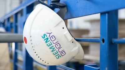 Siemens Energy bekommt seine Probleme mit der Windkraft nicht in den Griff. Jetzt setzt der Aufsichtsrat einen Sonderausschuss ein, um die Aufarbeitung zu überwachen. (Foto: Sebastian Kahnert/dpa)
