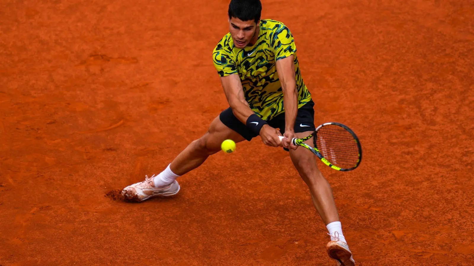 Wird wider die Nummer eins der Tennis-Welt: Carlos Alcaraz. (Foto: Manu Fernandez/AP/dpa)
