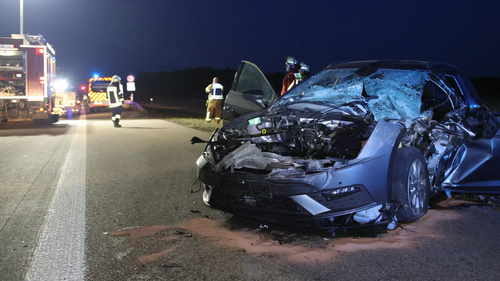 Bei einem Unfall auf der A6 bei Lichtenau ist am Freitagabend ein 19-jähriger Autofahrer schwer verletzt worden.  (Foto: NEWS5 / Markus Zahn)