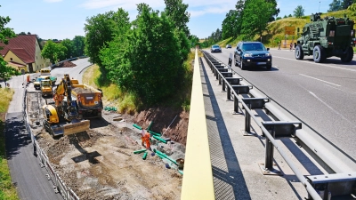 Die Baustelle an der Staatsstraße bei Obereichenbach dauert länger als geplant. Das Staatliche Bauamt geht davon aus, dass der Verkehr erst Anfang August wieder fließen kann. (Foto: Jim Albright)