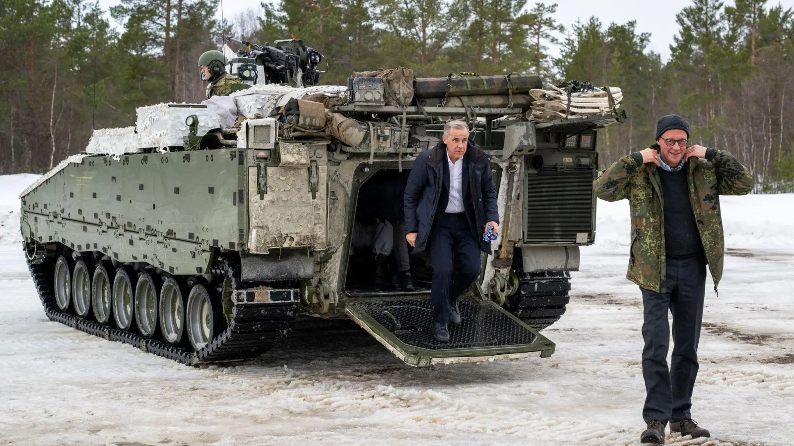 Kanzler Merz und Kanadas Premier gemeinsam bei der Übung „Cold Response“. (Foto: Soeren Stache/dpa)