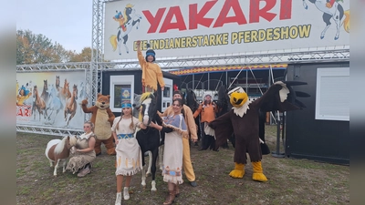 Yakari (auf kleiner Donner mit gelber Mähne) und seine Freunde machen im Rahmen ihrer Deutschlandtour Halt in Ansbach.  (Foto: Daniela Ramsauer)