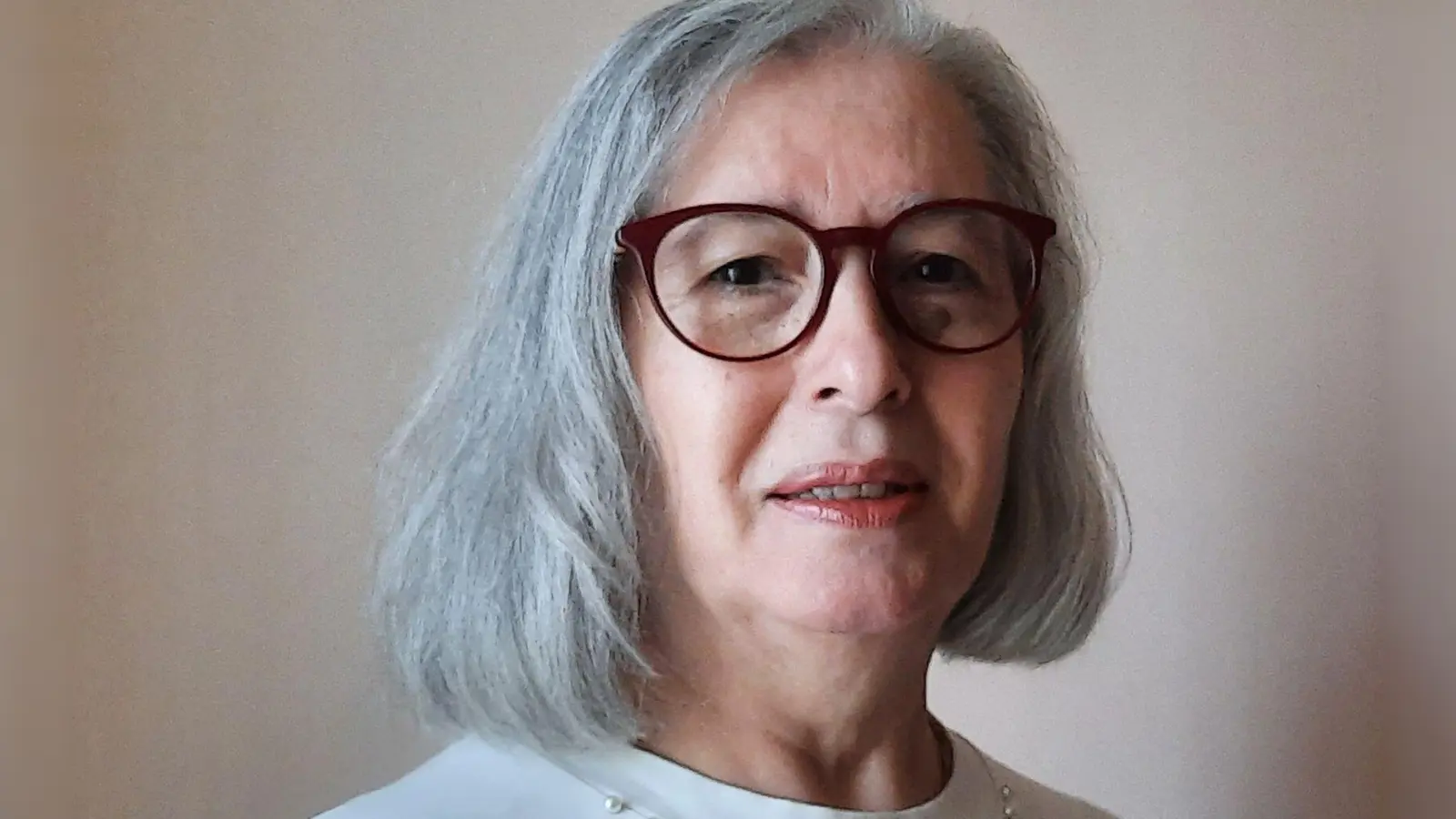 Die Frauenrechtlerin Berrin Sönmez hat aus Protest ihr Kopftuch abgelegt.  (Foto: Berrin Sönmez/dpa)