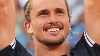 Am Ziel seiner Träume angelangt: Alexander Zverev. (Foto: Christophe Ena/AP/dpa)