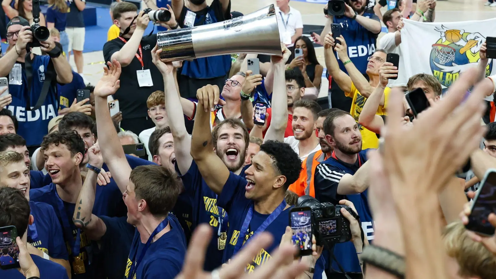 Feiert einen der größen Coups der BBL-Historie: Alba Berlin. (Foto: Matthias Stickel/dpa)