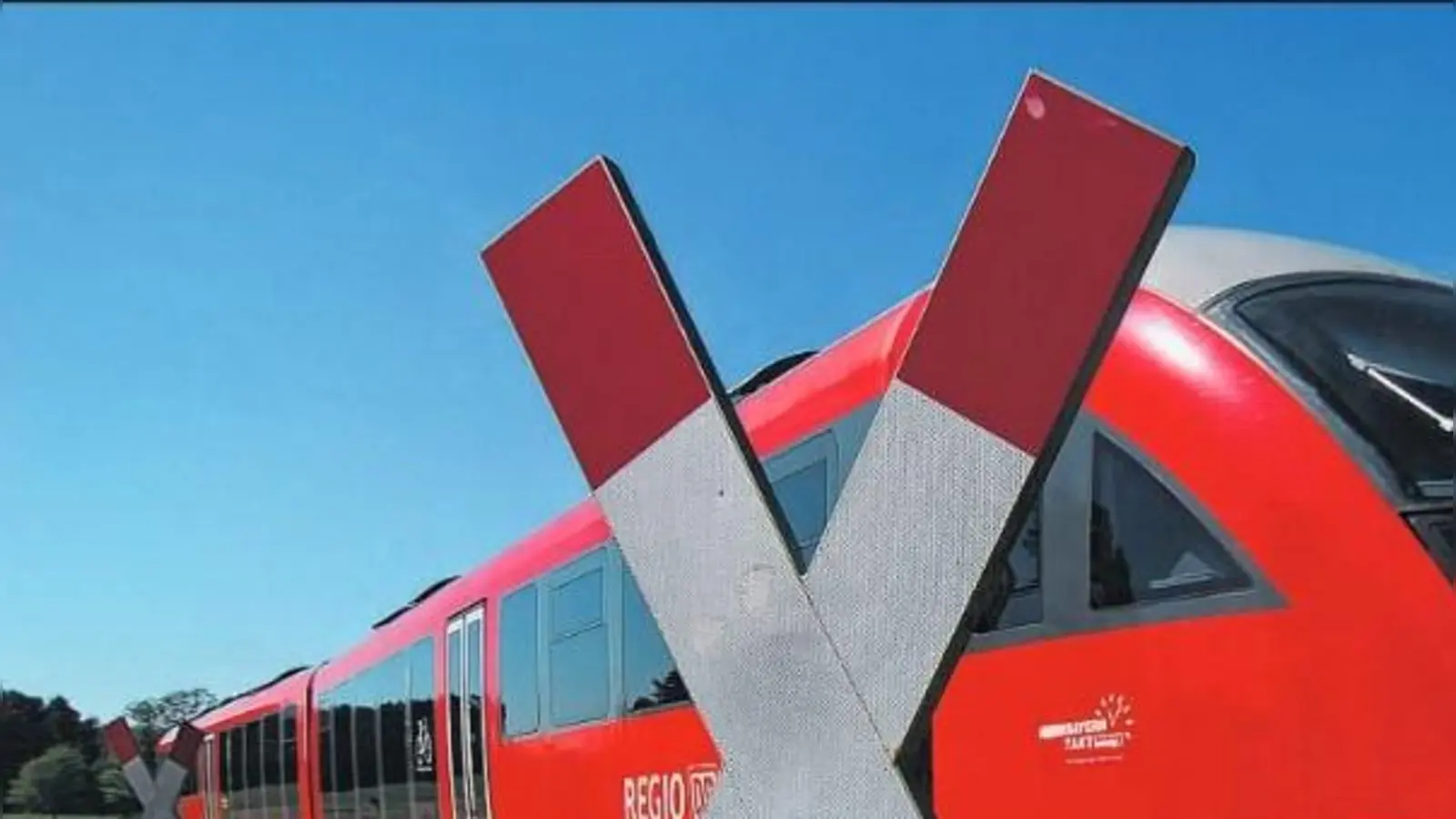 Auf der Aischgrundbahn sperrt die DB kurzzeitig zwei Bahnübergänge für Bauarbeiten. (Symbolbild: Wolfgang Grebenhof)