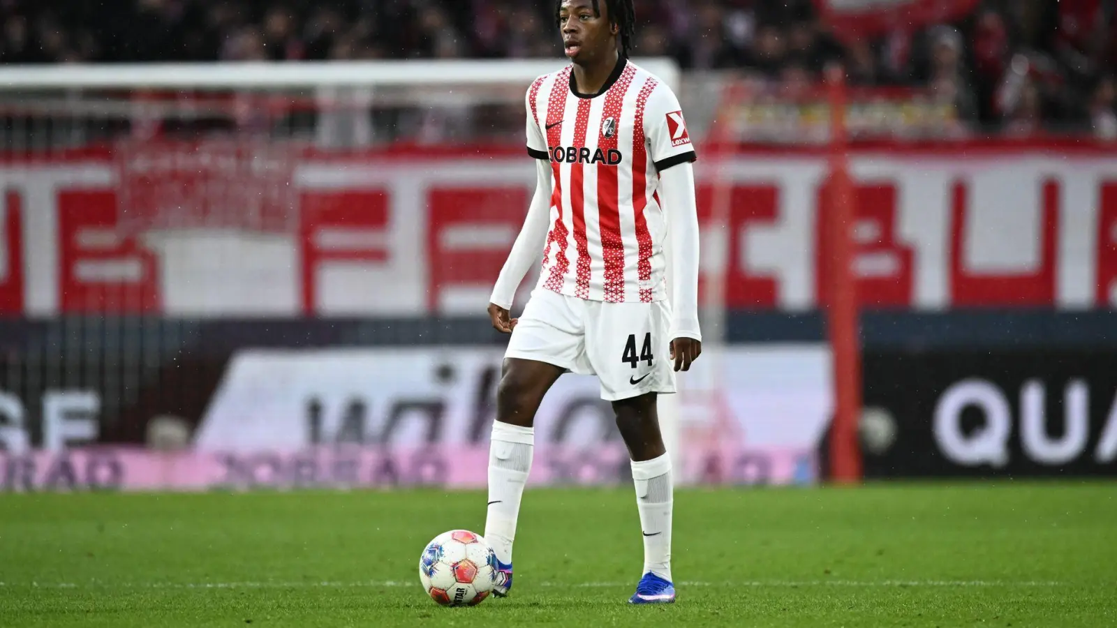 Beim SC fest eingeplant: Johan Manzambi (Foto: Silas Stein/dpa)