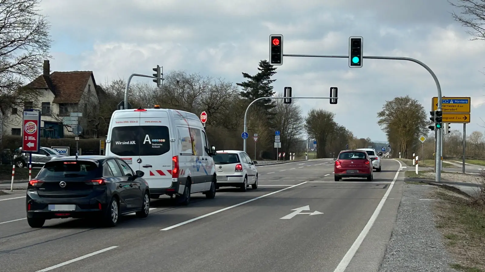 Ampel statt Kreisverkehr in Elpersdorf, Arbeiten abgeschlossen. (Foto: Florian Pöhlmann)
