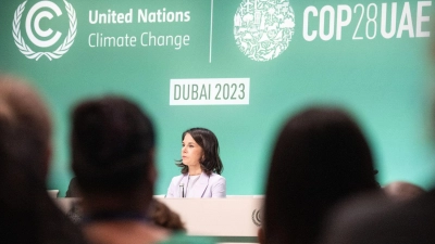 Chance auf ein Ergebnis, „das nicht von alter fossiler Machtpolitik geprägt ist“: Bundesaußenministerin Annalena Baerbock in Dubai. (Foto: Hannes P. Albert/dpa)