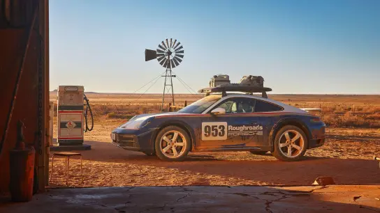 Wenn die Steppe zur Rennpiste wird: Porsche bringt das Sondermodell 911 Dakar auf den Markt. (Foto: Andreas Koslowski/Porsche AG/dpa-tmn)