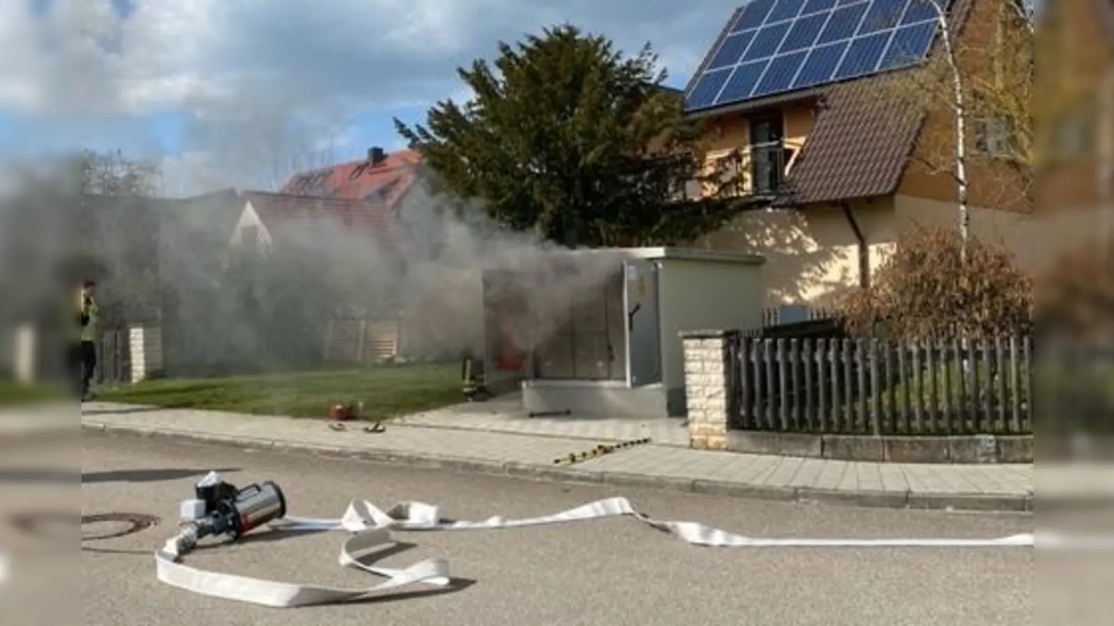 Trafobrand in Großenried am Ostersonntag. Kurzzeitiger Stromausfall (Foto: Johannes Flierl)