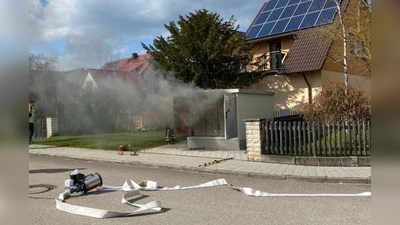 Trafobrand in Großenried am Ostersonntag. Kurzzeitiger Stromausfall (Foto: Johannes Flierl)