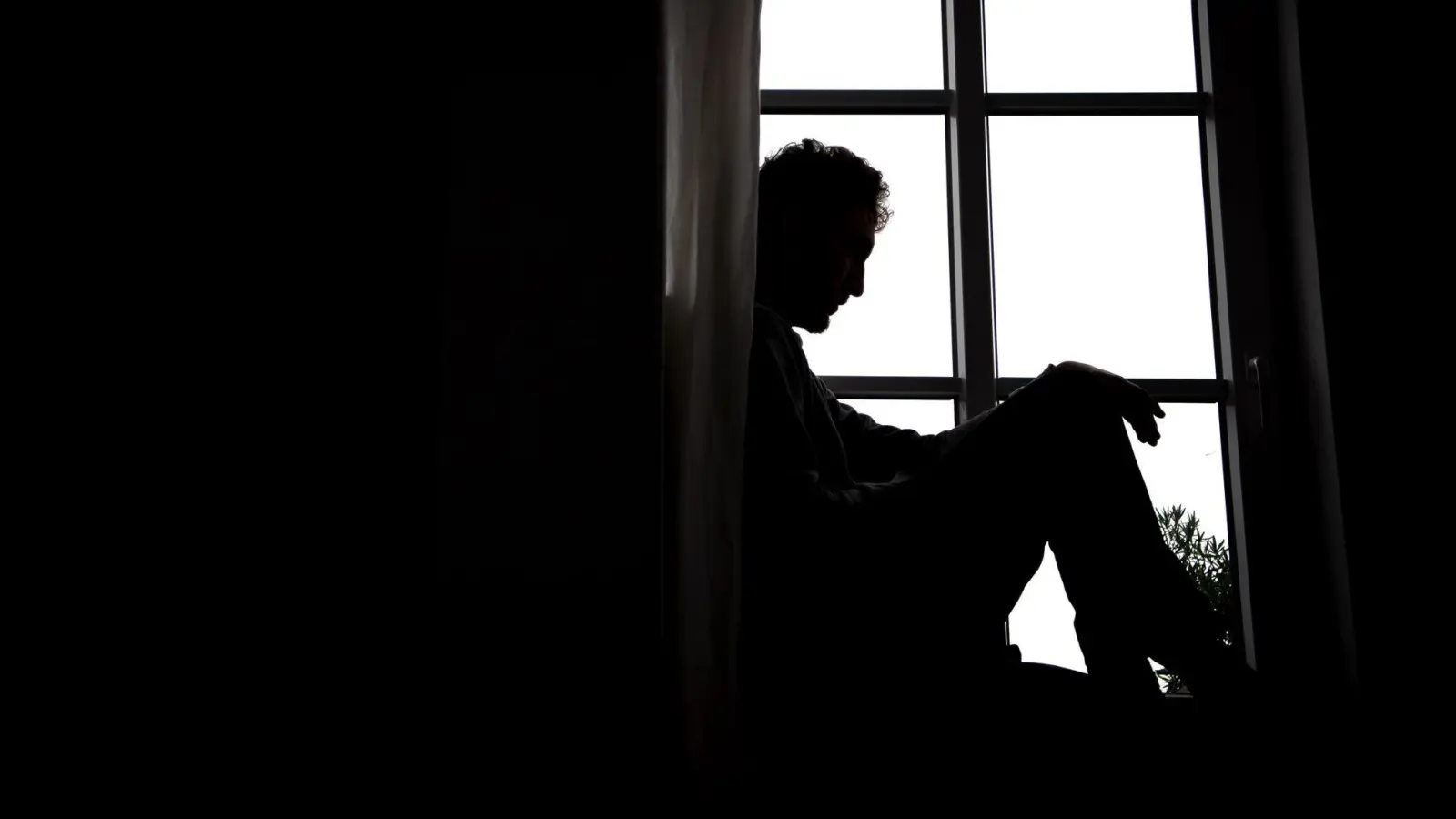 Die Talsohle seines Lebens hat Stefan W. hinter sich gelassen, doch noch immer plagen ihn schwere Depressionen. (Symbolbild: Sina Schuldt/dpa)