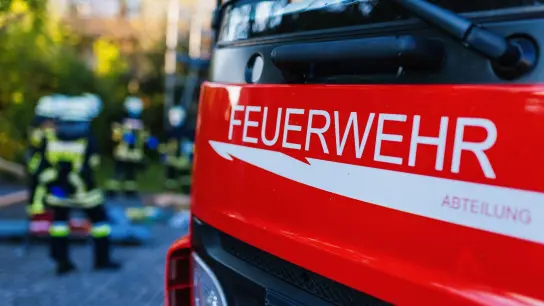 Die Feuerwehren aus Neuendettelsau und Windsbach hatten den Brand schnell im Griff. (Foto: Philipp von Ditfurth/dpa)