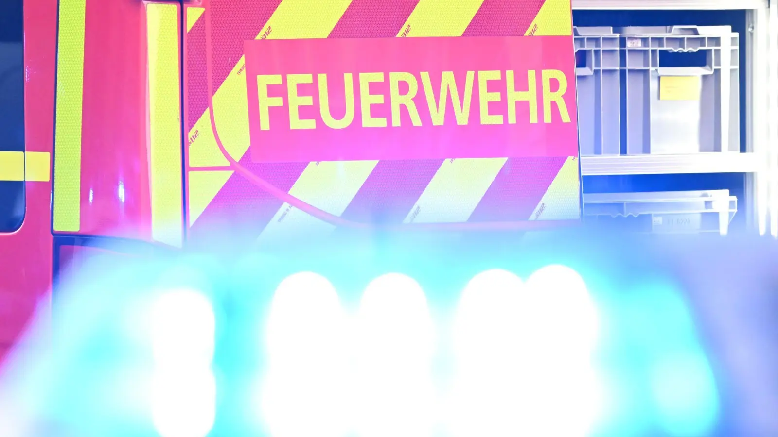 Noch vor Eintreffen der Feuerwehr konnte der Landwirt den Brand selbst löschen. (Symbolbild) (Foto: Bernd Weißbrod/dpa)