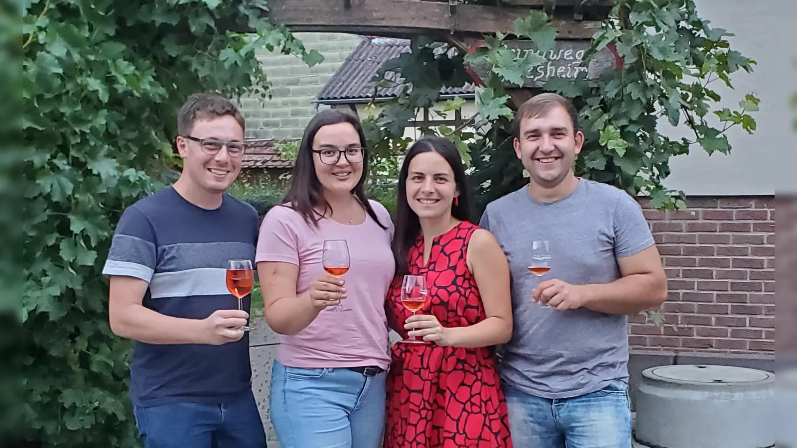 Manuel Krauß, Nicole Blank, Christina Alt und Tommy Neumeister (von links) freuen sich, dass ihr Programm für das nachgeholte Jubiläum so gut ankommt. (Foto: Ulli Ganter )