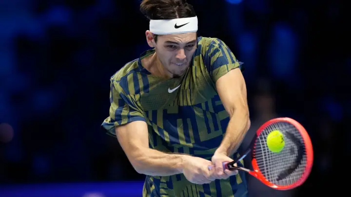 Taylor Fritz setzte sich in zwei Sätzen gegen Rafael Nadal durch. (Foto: Antonio Calanni/AP/dpa)