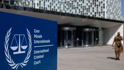 „Das Recht ist nicht machtlos“, sagt der Chefankläger des Internationalen Strafgerichtshofs angesichts der Kriegsverbrechen in der Ukraine. (Foto: Peter Dejong/AP/dpa)