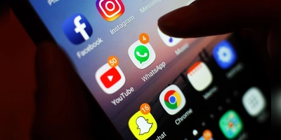 Eine Dinkelsbühler Linke-Politikerin wurde Opfer einer organisierten Hasskampagne in sozialen Medien. (Symbolbild: Yui Mok/PA Wire/dpa)