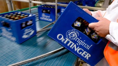 Die Brauerei Oettinger aus Schwaben ist schon wieder auf der Suche nach einem neuen Chef. (Archivbild) (Foto: Peter Steffen/dpa)