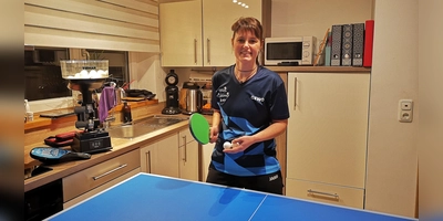 Aktuell hat Anke Leidenberger ihre Parkinson-Erkrankung ganz gut im Griff. Sie kann deshalb uneingeschränkt ihrem Hobby Tischtennis frönen. (Foto: Jürgen Binder)