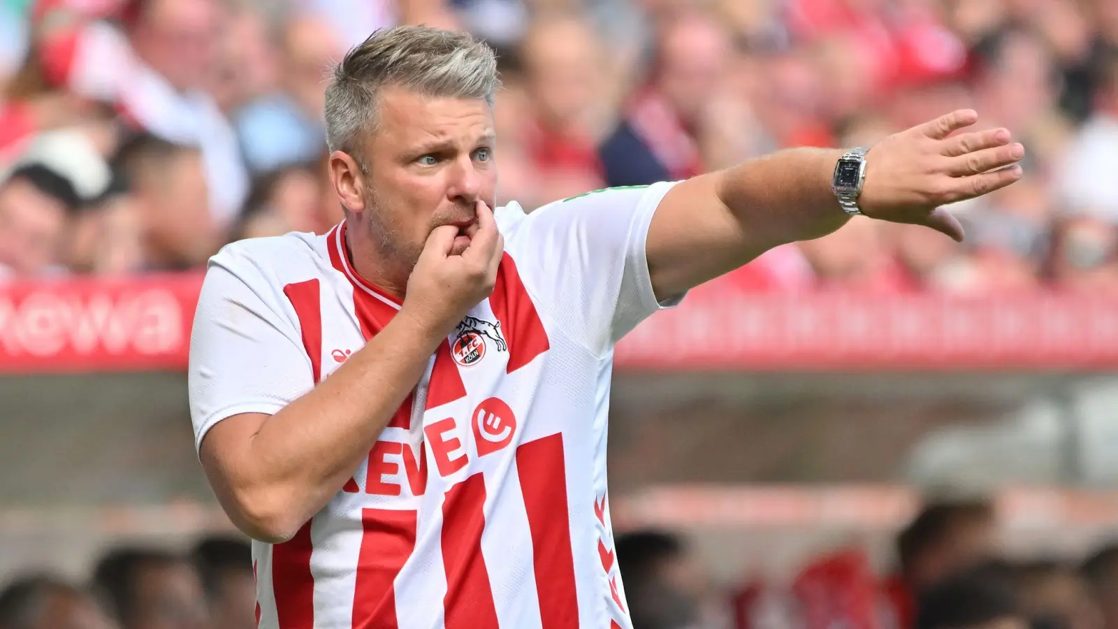 Kölns Trainer Lukas Kwasniok macht sich keine Gedanken wegen des Eriksen-Transfers zum VfL Wolfsburg (Foto: Torsten Silz/dpa)