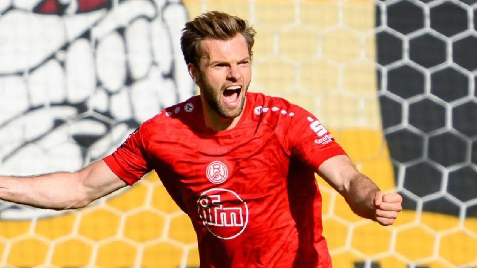 Manuel Wintzheimer (M) wechselt nach Schweinfurt. (Foto: Robert Michael/dpa)