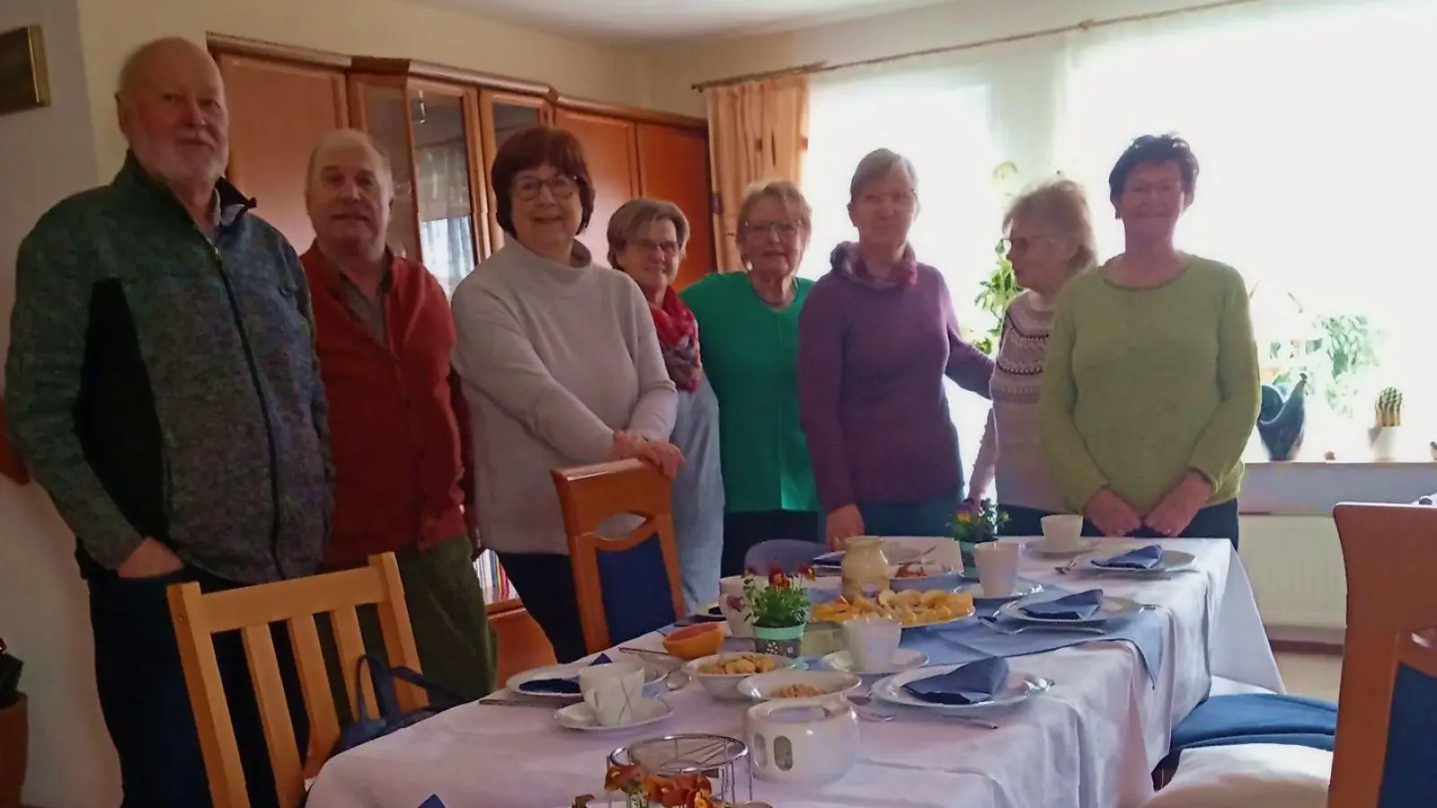 Beim Basenfasten werden Gemüse, Obst, Kräuter, Samen, Nüsse oder hochwertige Öle gegessen. Die Gruppe traf sich nach zwei Wochen zum gemeinsamen Abschluss-Frühstück. (Foto: Ruthild Centmayer)