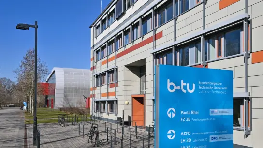 Die Brandenburgische Technische Universität Cottbus-Senftenberg (BTU) verliert ihren Lehrstuhl für Eisenbahnwesen. (Foto: Patrick Pleul/dpa)