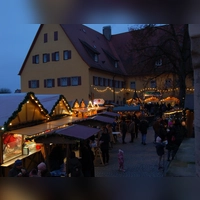Der Weihnachtsmarkt im Dinkelsbühler Spitalhof ist stets gut besucht. (Archivbild: Markus Weinzierl)