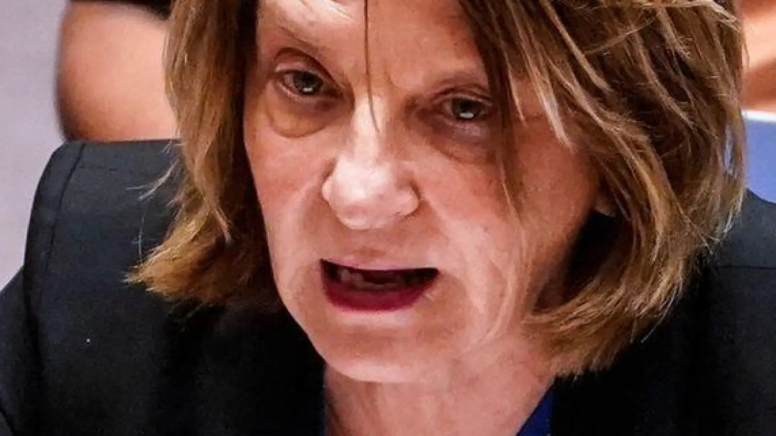 Ihren Botschafter-Posten hat Mona Juul bereits aufgegeben. Jetzt wird gegen sie und ihren Mann in der Epstein-Affäre ermittelt. (Archivbild) (Foto: John Minchillo/AP/dpa)