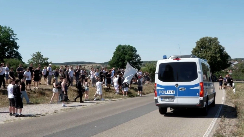 Die Polizei ist mit einem Großaufgebot in Emskirchen vor Ort. (Foto: NEWS5 / N5 DESK)