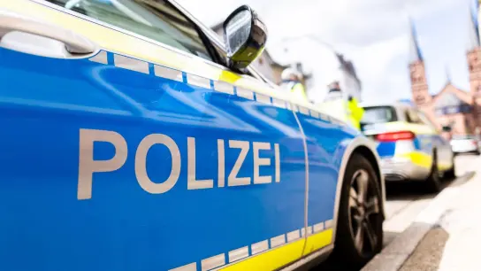 Die Polizei hat einen Mann nach einem gescheiterten Raubüberfall auf einen Juwelier in Münster festgenommen. (Foto: Philipp von Ditfurth/dpa/Symbolbild)