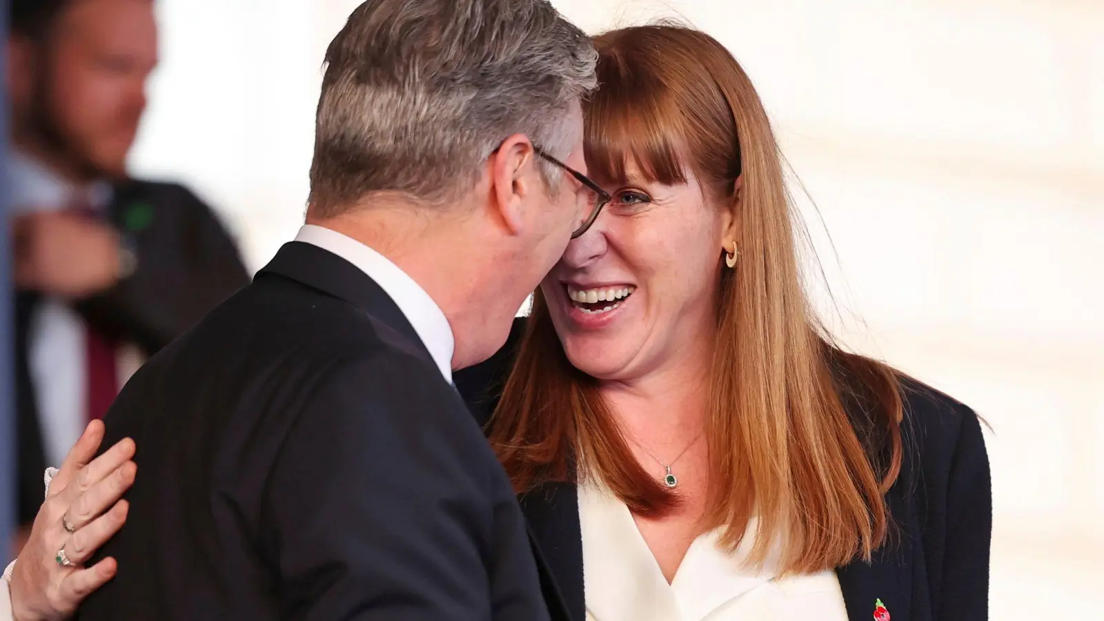Einst demonstrierten der britische Premier Keir Starmer (links) und Angela Rayner (rechts) demonstrativ Geschlossenheit.  (Foto: Chris Jackson/Getty Pool/AP/dpa)