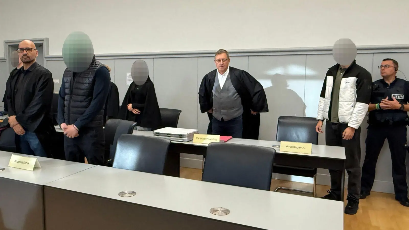 Im Raum steht der Verdacht, dass die vier jungen Menschen als sogenannte „Wegwerf-Agenten“ für einen bislang unbekannten Auftraggeber gehandelt haben könnten. (Foto: Nico Pointner/dpa)
