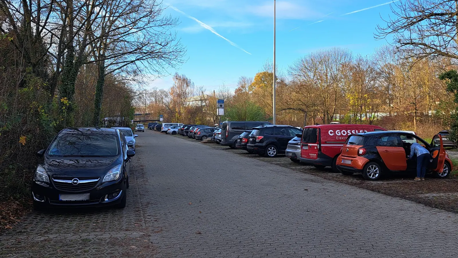 Die Rezatparkplätze sind in aller Munde: Die Stadtratsfraktion der BAP schlägt für die Umgestaltung unter anderem Plätze für Schrägparker vor. (Foto: Florian Schwab)