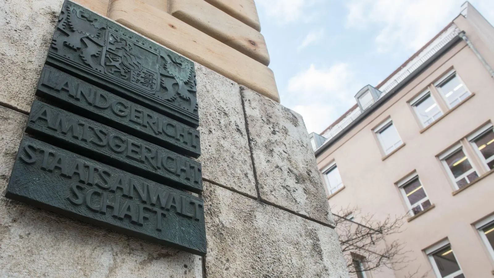 Ein von der Staatsanwaltschaft Regensburg ausgestellter Haftbefehl führte zur Festnahme eines mutmaßlichen Betrügers in Kroatien. (Archiv) (Foto: Armin Weigel/dpa)