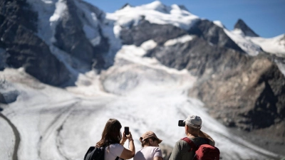 Es war das zweitschlimmste Jahr seit Beginn der Messungen für die Schweizer Gletscher (Archivbild) (Foto: Gian Ehrenzeller/KEYSTONE/dpa)