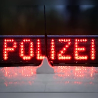 Polizeieinsatz bei Schule in Isny. (Symbolbild) (Foto: Soeren Stache/dpa)