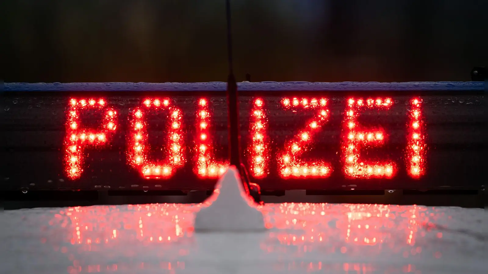 Polizeieinsatz bei Schule in Isny. (Symbolbild) (Foto: Soeren Stache/dpa)