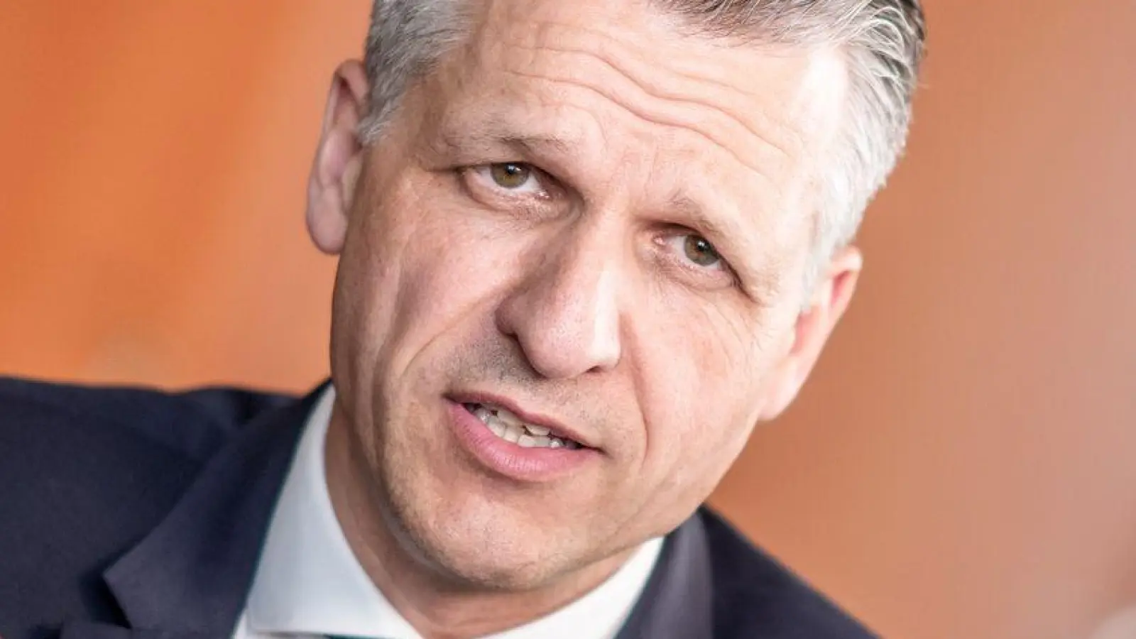 Frei sieht Probleme bei der Durchsetzung von Altersbeschränkungen.  (Foto: Michael Kappeler/dpa)