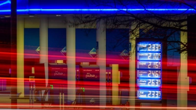 Die Tankpreise lagen am 1. April über dem Niveau der vergangenen Tage. (Symbolbild: Hendrik Schmidt/dpa)