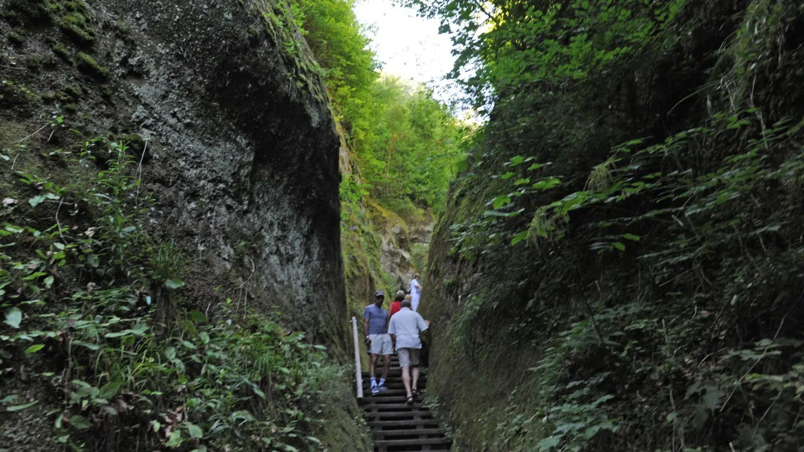 Die Marienschlucht ist seit 2015 gesperrt und der Zutritt verboten. Nun soll sie für Wanderer im kommenden Frühjahr wieder geöffnet werden. (Foto: Patrick Seeger/dpa/dpa-tmn)