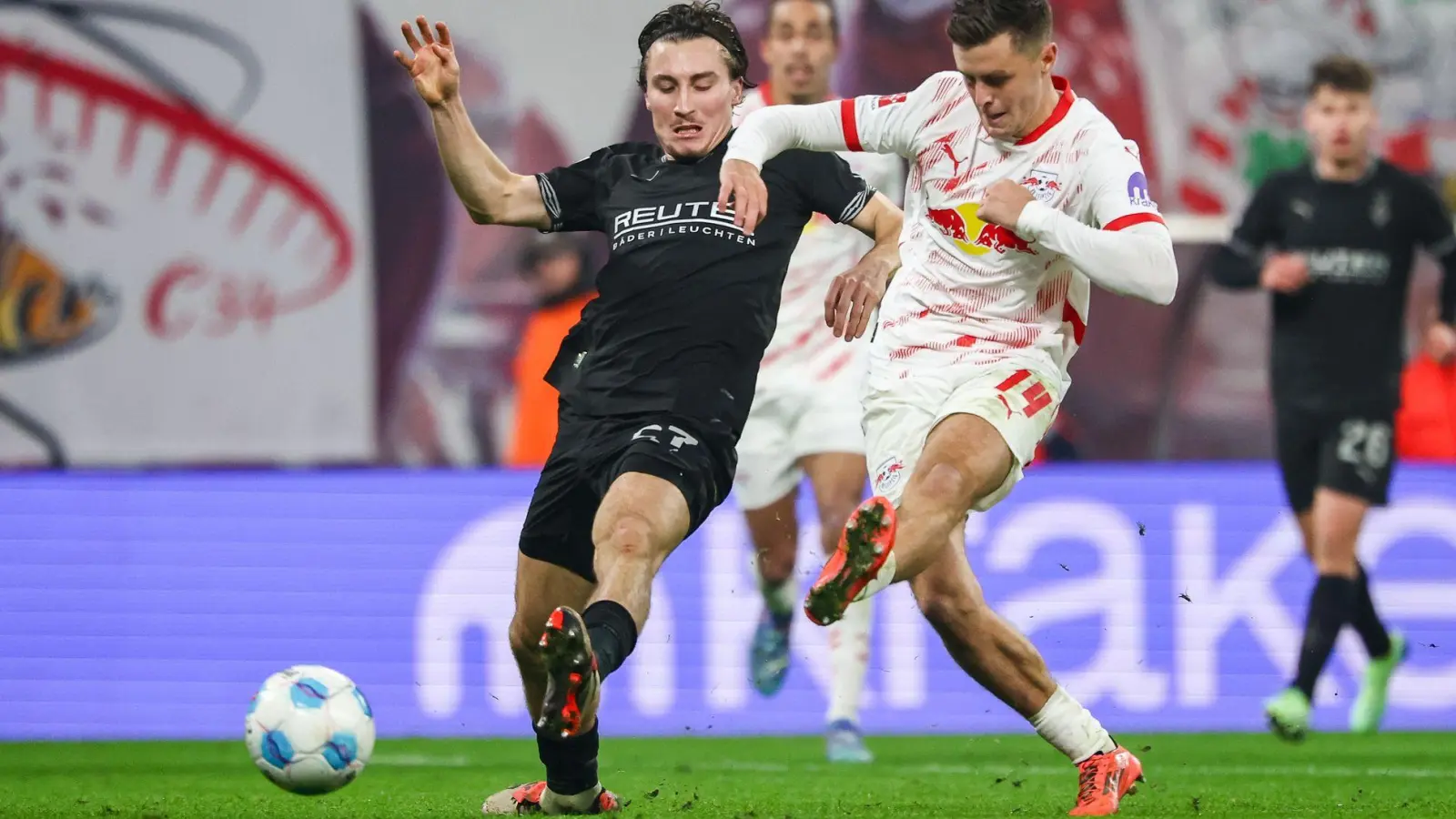 Rocco Reitz (l) dürfte bald im weißen Trikot spielen. (Archivbild) (Foto: Jan Woitas/dpa)